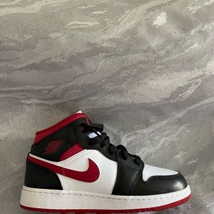 Air Jordan 1 Mid 'Black Gym Red'